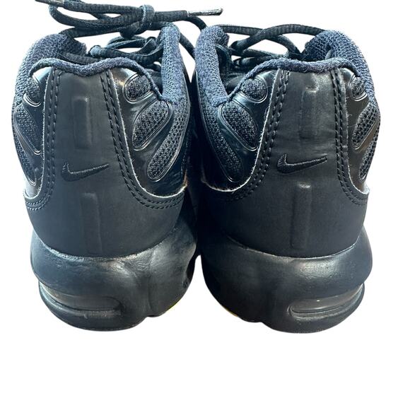 Nike Air Max Plus Little Kids' Shoes (CD0610-001, Black/Black-Black) Size 3Y - Picture 8 of 16